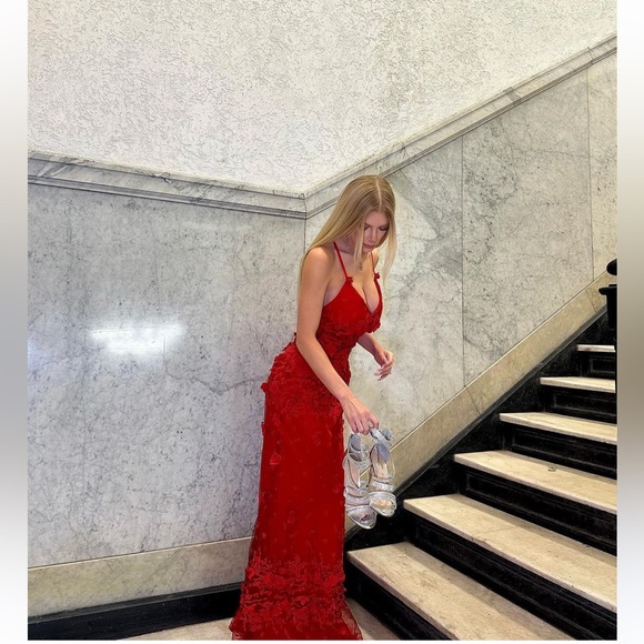 RED FLORAL EMBROIDERED DRESS XS - Picture 1 of 7